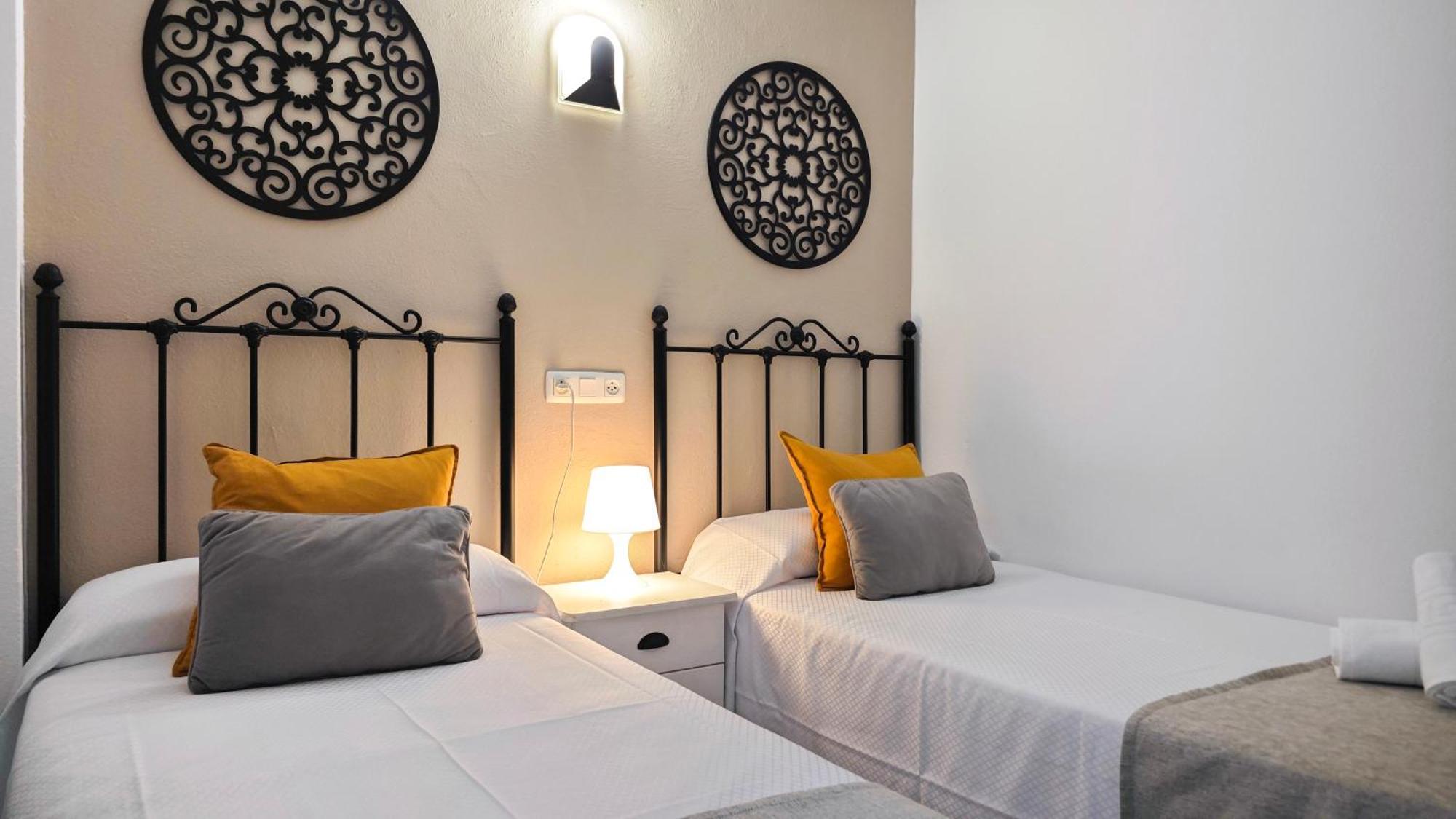 Hostal Dinamarca San Antonio  Exterior photo