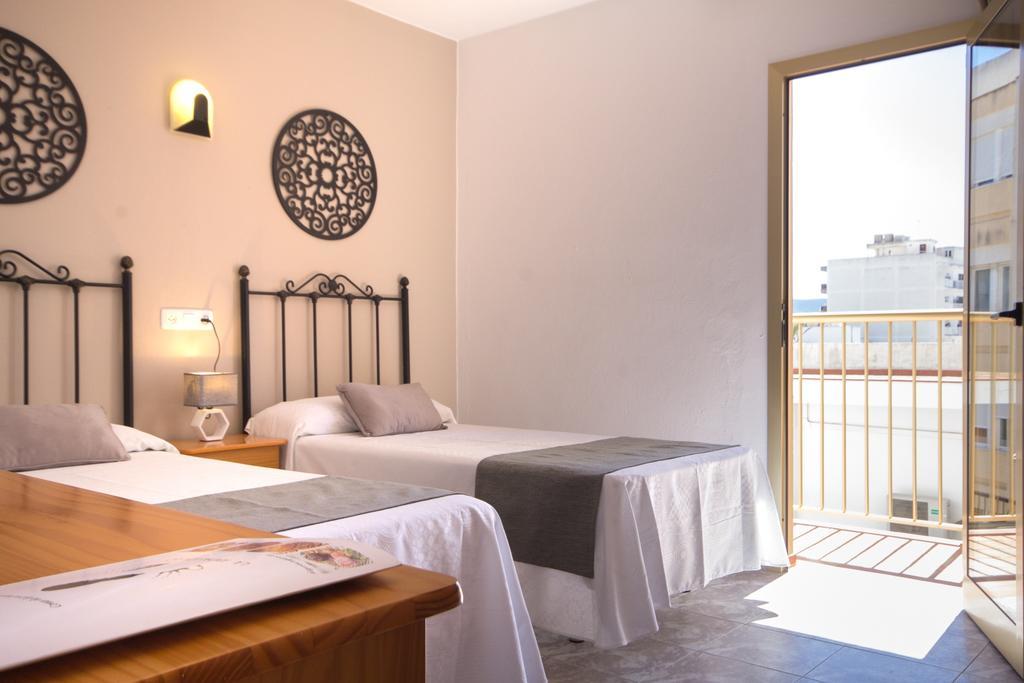 Hostal Dinamarca San Antonio  Exterior photo